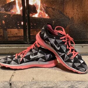 Nike Free TR Fit 5 Black Gray Pink Geometric running Athletic Shoes sneakers